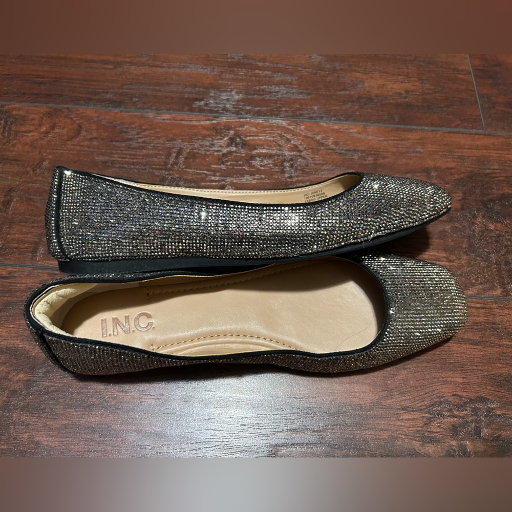 INC Sparkling Silver Flats Sz 9 NWOT